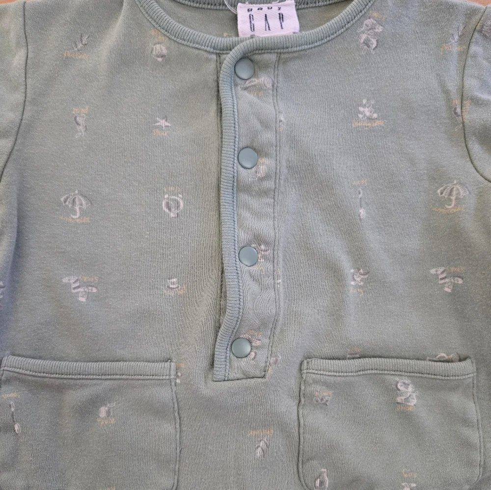 Vintage Y2K Baby Gap sage green long sleeved romper bodysuit